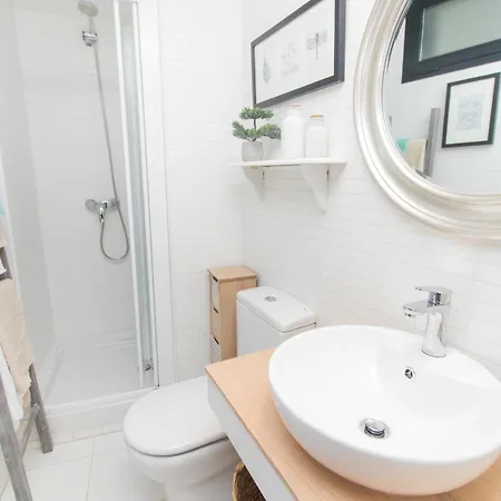 C80 - Rustic Chic Downtown Apartment