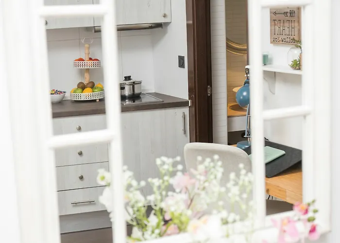 C80 - Rustic Chic Downtown Apartment
